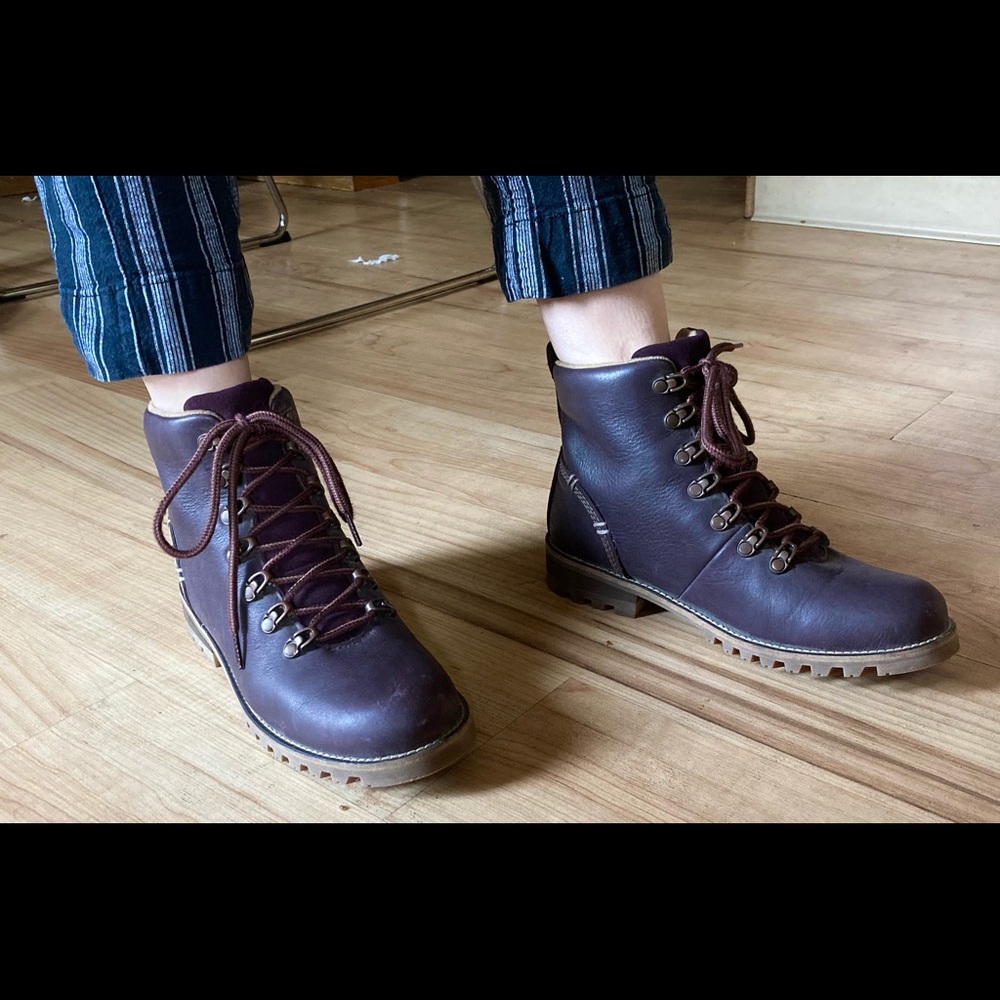 Eggplant colored Kodiak Fernie boots, size 7.5